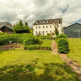 Ferienwohnung Happynest, hotelli kohteessa Birresborn