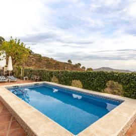 Casa Haza Rila - Piscina y Wifi, hotel i Cómpeta