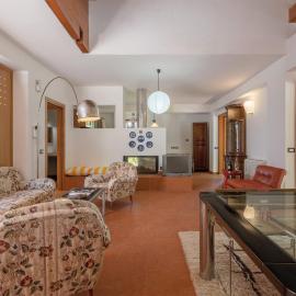 Villa Mendolia Hot Pool and Design