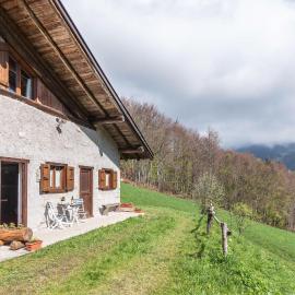 Baita Rustica immersa nel verde, hotell i Roncone
