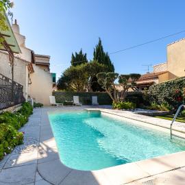 Villa Salamandre, hotel in Port-Saint-Louis-du-Rhône