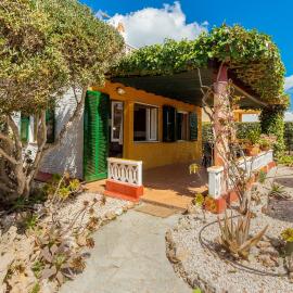 Buena Ventura Villa, hotel in Cala en Bosc