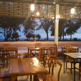Yellow House Rayong، فندق في بان فيه