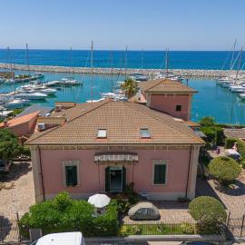 Villa Liberty Rosa 1912, hotel in San Vincenzo