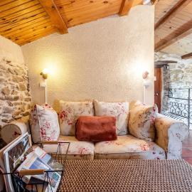 La Fenière - Maison avec terrasse – hotel w mieście Collobrières