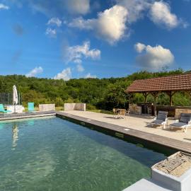 Tiny House, hotel sa Saint-Cernin-de-lʼHerm