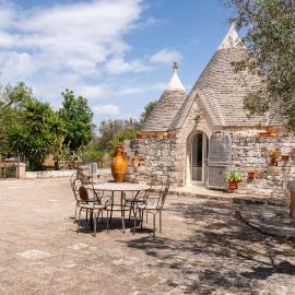 Villa Trullo Ulivo with pool, hotel v mestu Carovigno