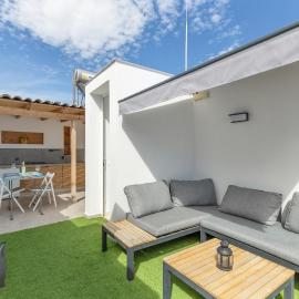 Casa con terraza cerca del mar