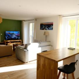 Loue Appartement Neuf、Errのホテル