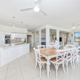 Gateway to Fraser Island - Ocean and Island Views, hotel a River Heads