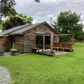 Cabane Au Bord D'un Étang: Brissac-Quincé şehrinde bir otel