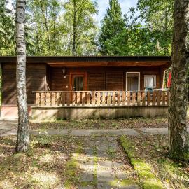 Bungalow 12 - Finnhütte, hotelli kohteessa Niesky