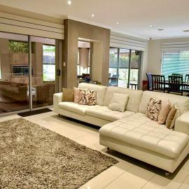 15 Luxury Exec Living Outdoor Oasis 4BR & Parking, хотел в Singleton