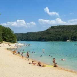 Gîte Les Plaisirs du Lac avec spa & sauna، فندق في Charchilla