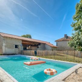 Gite Le Poirier Perigord Dordogne, hotel a Allemans