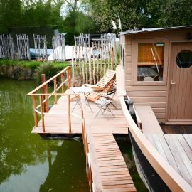 Toue Cabanée Au Bord D'un Etang: Brissac-Quincé şehrinde bir otel
