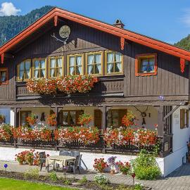 Ferienwohnungen Weiß, hotel i Mittenwald