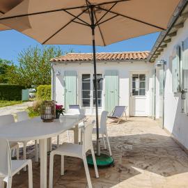 Maison vue mer et marais salants, hotel a Loix