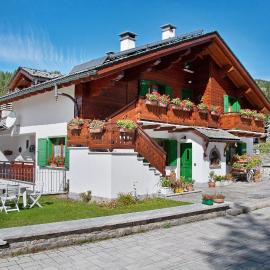 Ginepro Casa Vacanze, hotelli kohteessa Madesimo