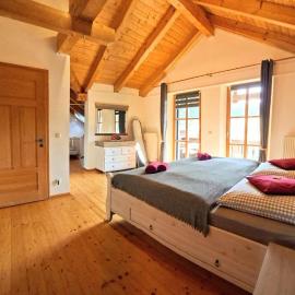 Ferienwohnung zum Forsthaus mit Sauna 180qm und Garten, Hotel in Oberviechtach