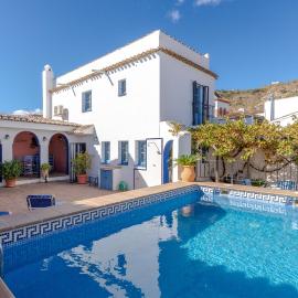 Rural village with amazing views, hotel a Moclinejo