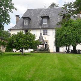 Chateau De Chaunac – hotel w mieście Naves