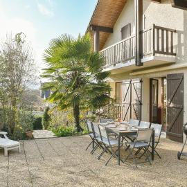 Rojarenda - Parking Terrasse Jardin, hotel in Barby