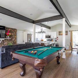 Lakeview Lodge 1Min Walk to Lake Pool Table, hotelli kohteessa Tobyhanna