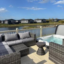 Golf Village 107 - Grange Leisure Park, hot tub, pet friendly, Wi-Fi, Meadow Lakes Caravan Hire, hotel in Mablethorpe