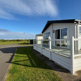 Golf Village 27, Hot tub, WiFi, pet friendly, located overlooking Golf course - Grange Leisure Park - Meadow Lakes Caravan & Lodge Hire, hotel in Mablethorpe