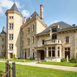 Chambres au Chateau Saint-geoire, hotel u gradu Saint-Geoire-en-Valdaine