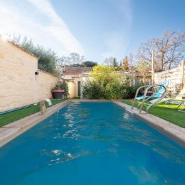 Le Chalet Houda et spa en option, hotelli kohteessa Nîmes