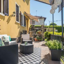 Tinas yellow home, hotel i Leggiuno