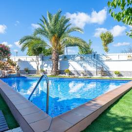 Traditional Villa, hotel in Creixell