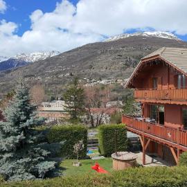 Chambre D'hôte au Chalet Datcha, hotelli kohteessa Briançon