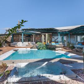 Villa Dafmir, hotel u gradu Tijas