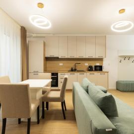 Nest Inn Jasmine Studio, hotel v mestu Oradea