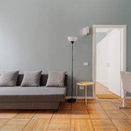 GuestHost - Chic Flat Steps from Duomo