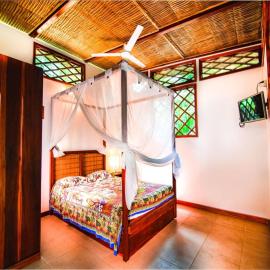 Villa 6 - Luxury 2 Bed Villa - Small Private Garden