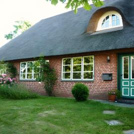 Ferienhaus Osterdeich โรงแรมในNeukirchen