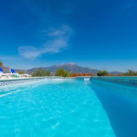 Las Alondras stunning lake views
