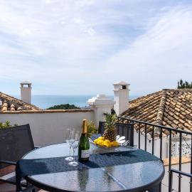 Lovely Pueblo House with Pool & Sea Views Mijas, hotel a Mijas