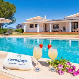 Los Caracoles de Almogía by Ruralidays, hotel u gradu Almogía