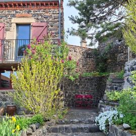 Gite du colombier, hotel em Usson