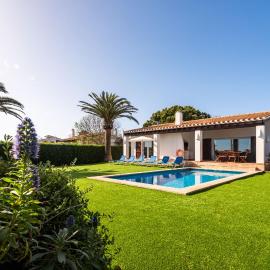 Villa Sonrisa by Escape Home, hotel u gradu Binibeca