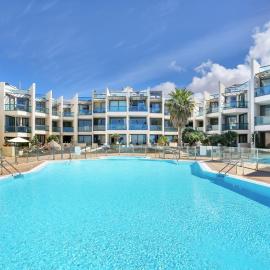 Oceanfront Apartment With Pool, hotell i Cotillo