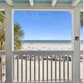 The Seaclusion Top Floor - 300 Seventh Street, hotel in Saint Simons