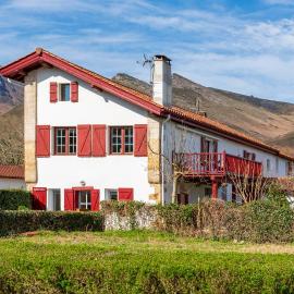 Gite Appartement À Sare
