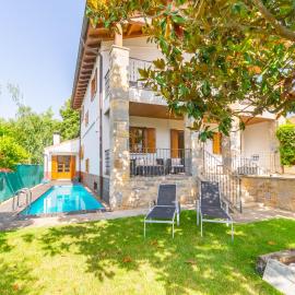 Gran casa rural con piscina a 3 mi de Pamplona