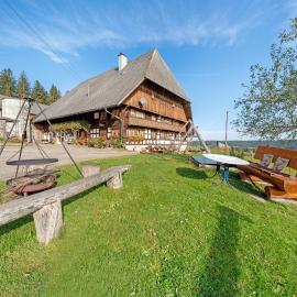 Krährbauernhof mit Hofladen, hotel in Hornberg